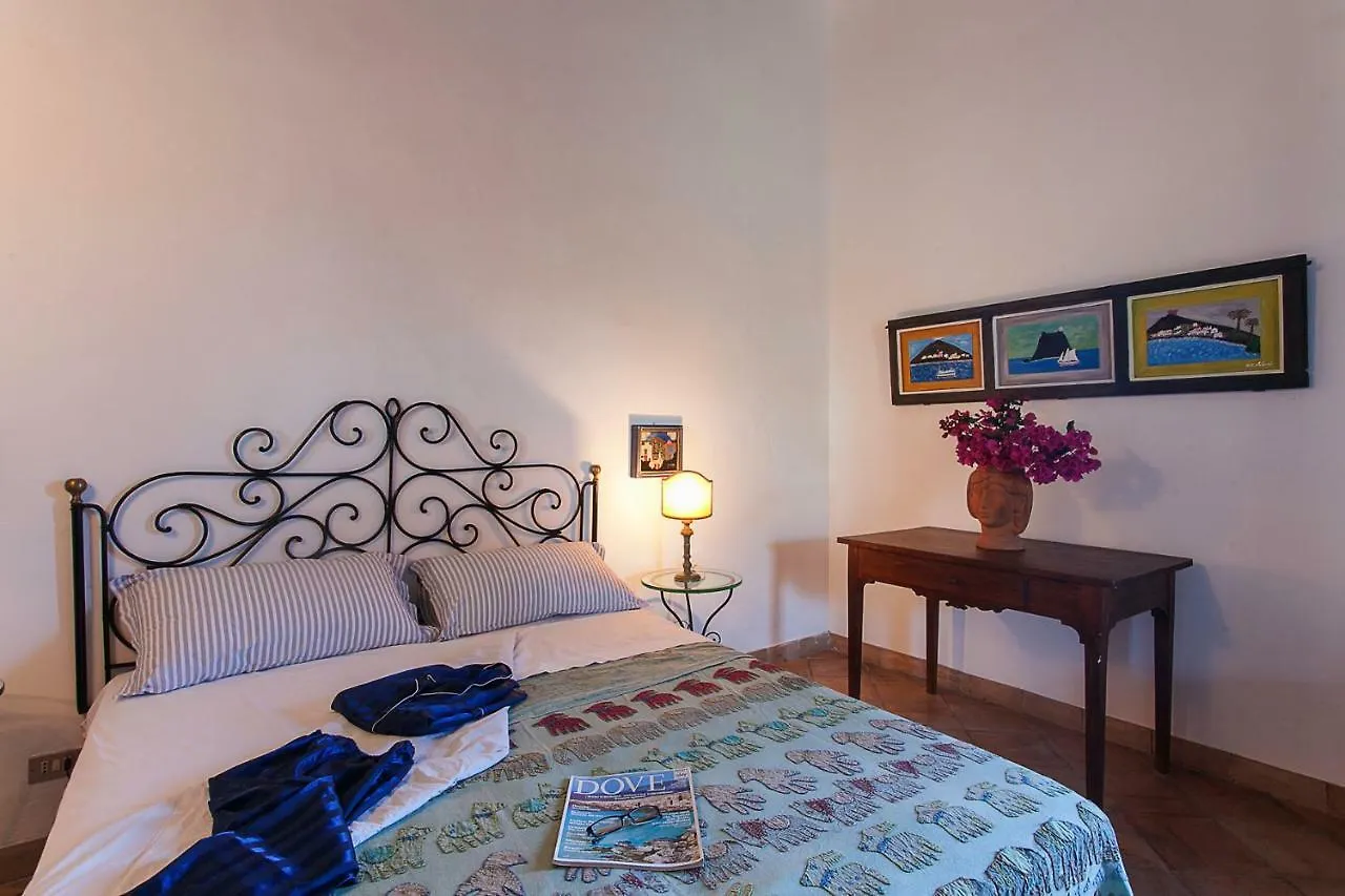 Villa Stromboli E Strombolicchio