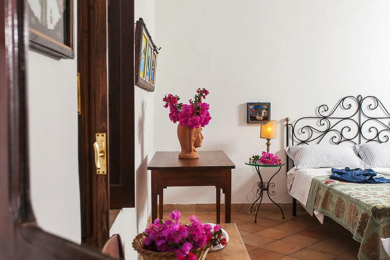 Villa Stromboli E Strombolicchio