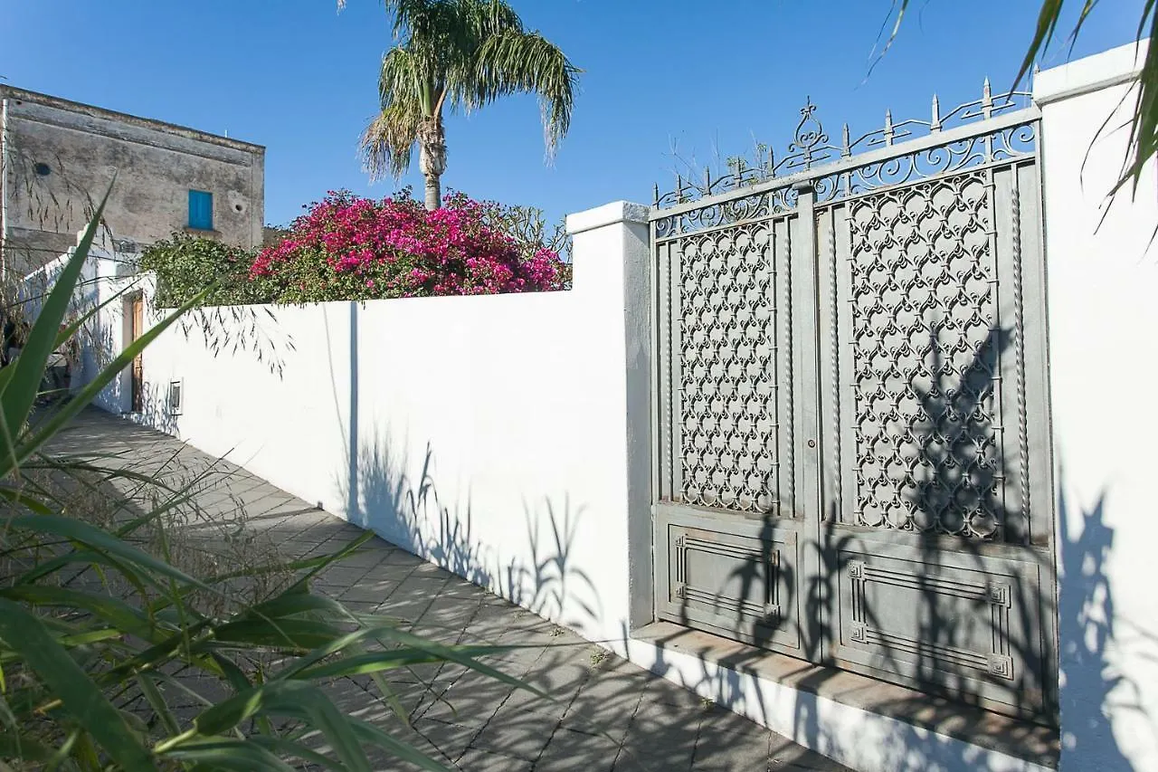 Villa Stromboli E Strombolicchio