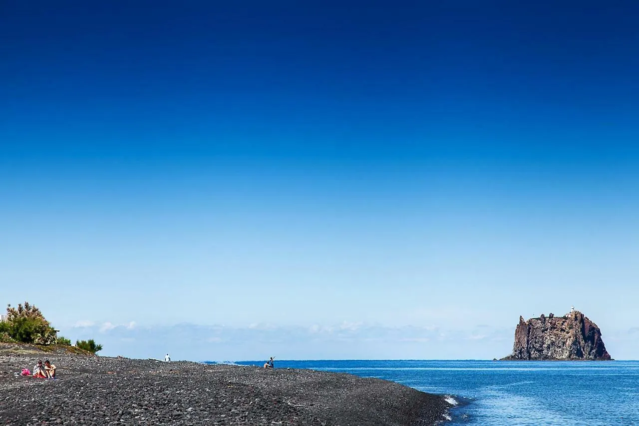 Villa STROMBOLI E STROMBOLICCHIO 0*,  Italia
