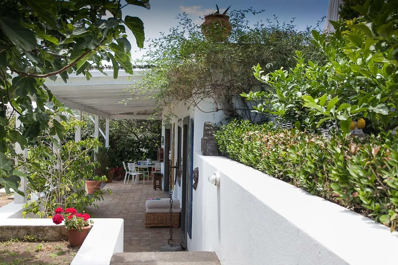 Villa Stromboli E Strombolicchio