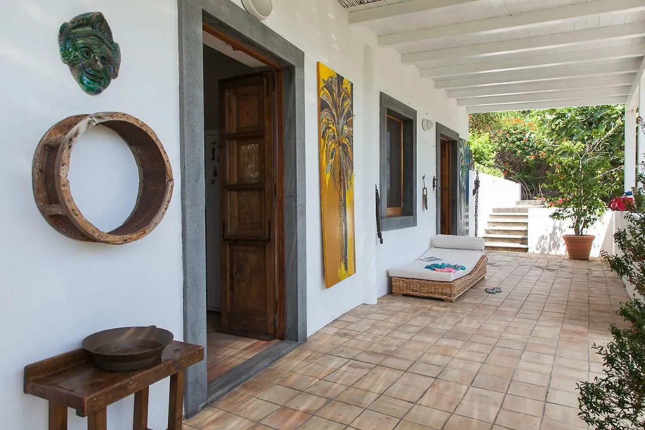 Villa Stromboli E Strombolicchio
