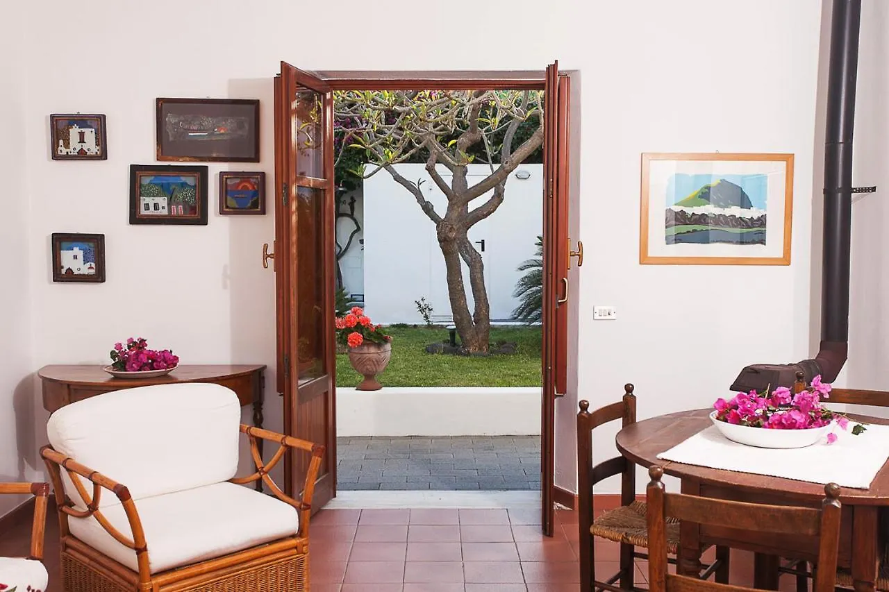 Villa STROMBOLI E STROMBOLICCHIO